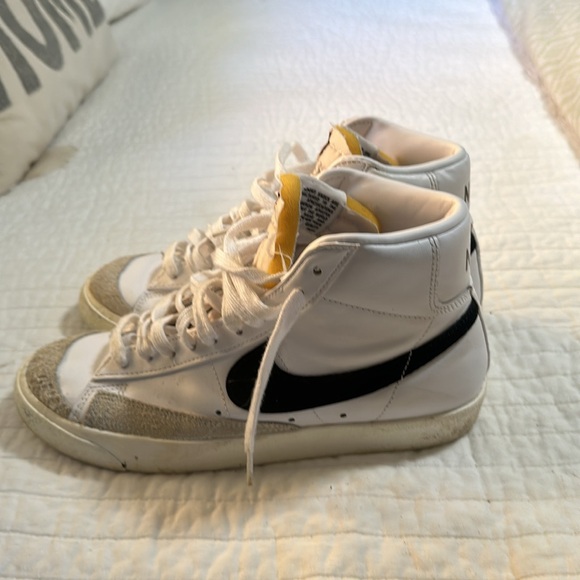 Nike Blazer Mid 77 - Size 9 - Picture 3 of 8